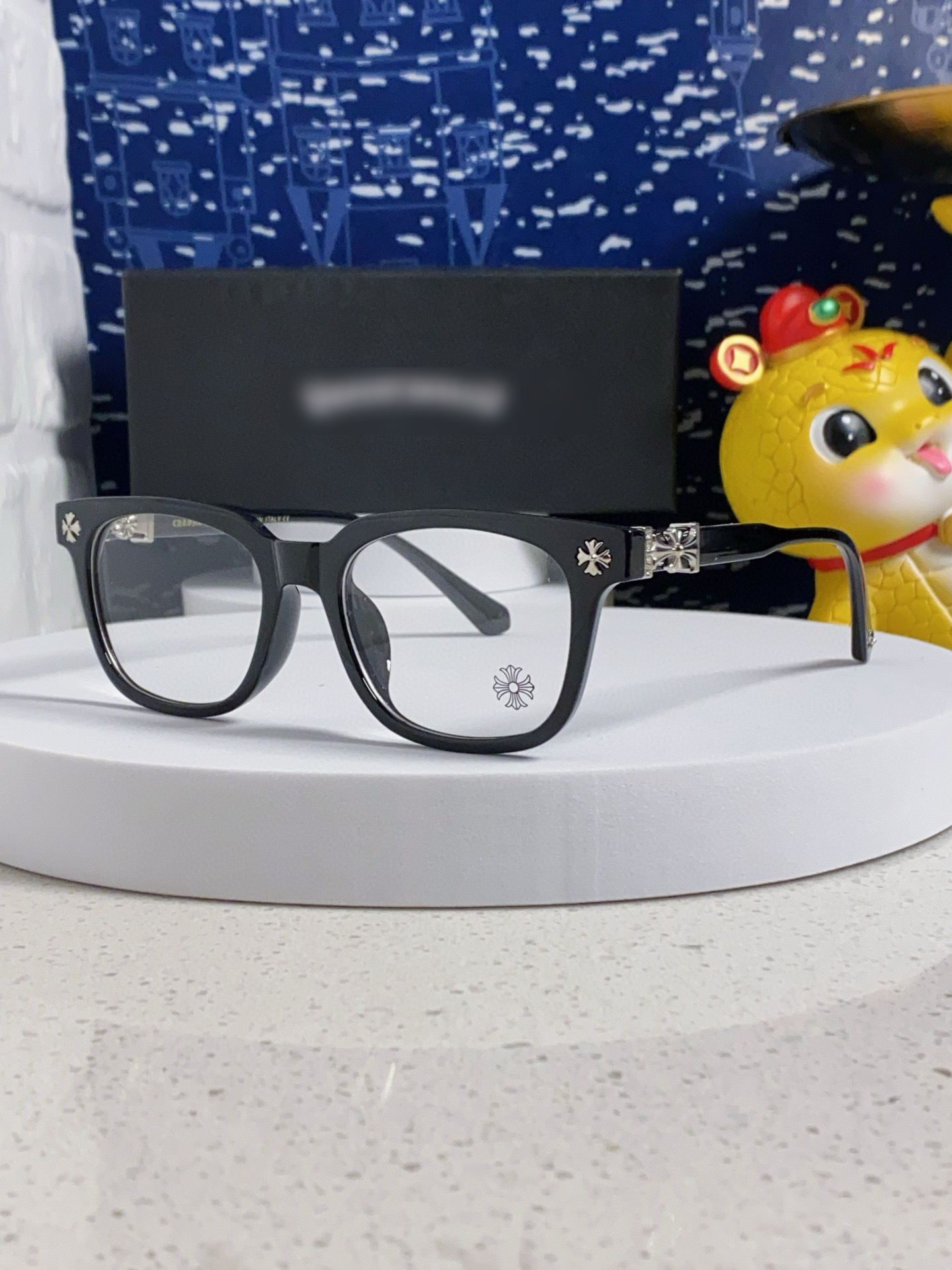 DESIGNER SUNGLASSES