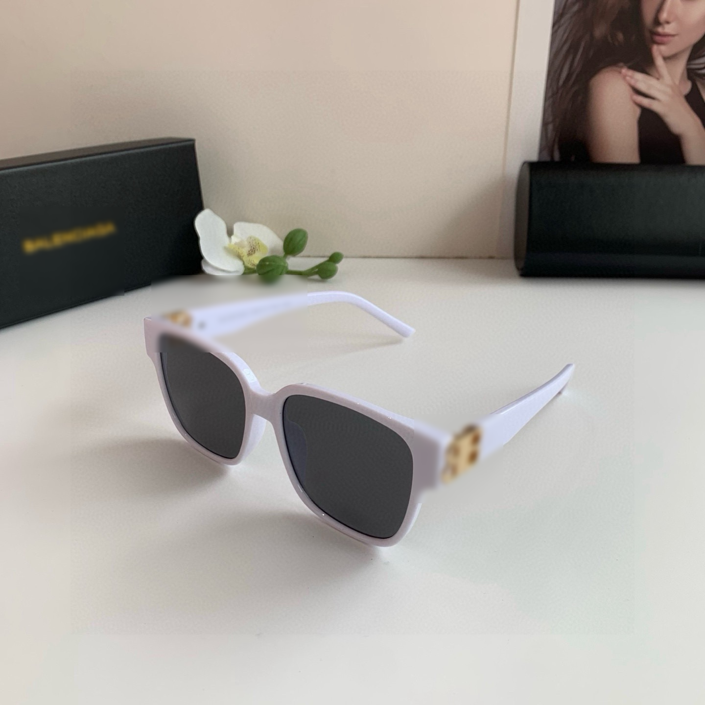 DESIGNER SUNGLASSES