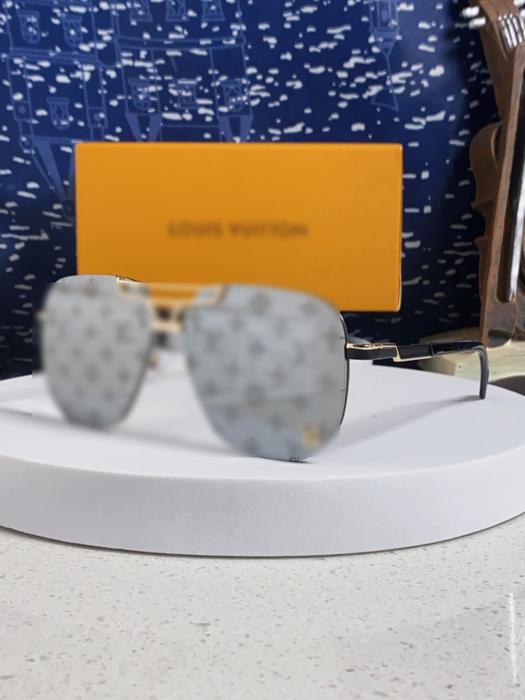 DESIGNER SUNGLASSES